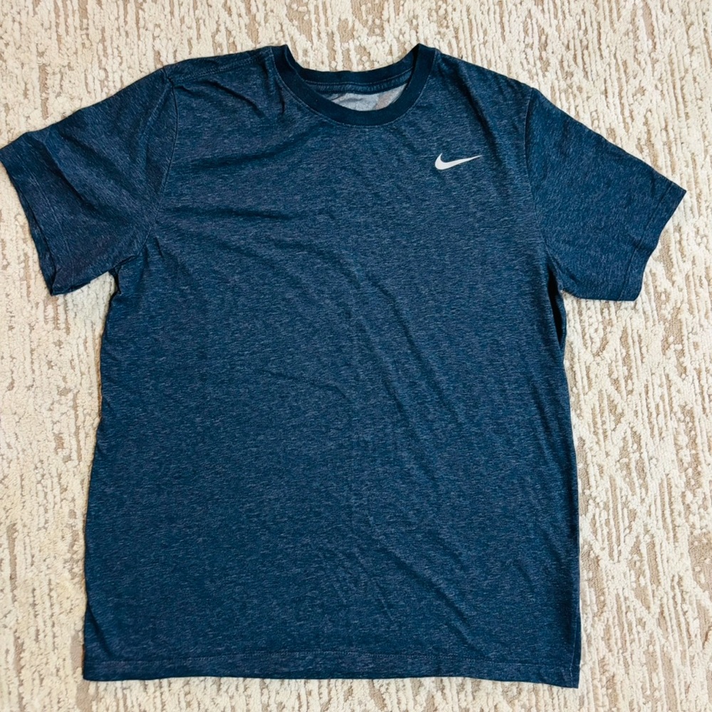 Nike Crewneck Solid Dri-FIT
Training T-Shirt, Heather Navy Blue (MED)